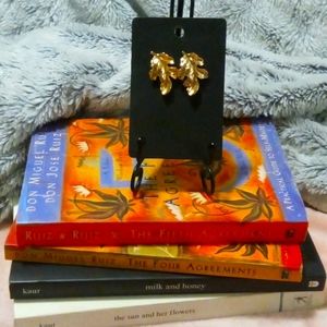 Vintage 80's gold leaf stud earrings